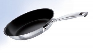 Le Creuset 3-Ply Stainless Steel Nonstick Omelette Pan