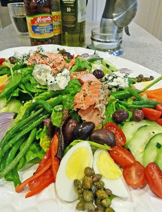 SalmonNicoiseArialClose3_opt