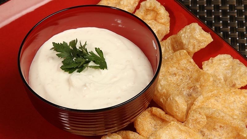 Fat Fast Pork Rinds with Sour Cream Dip Recipe