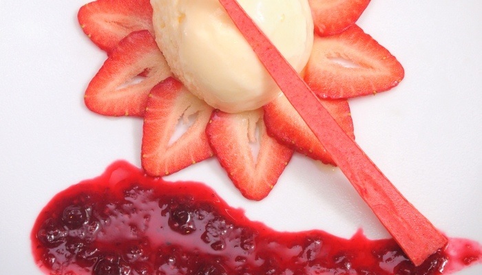 Low Carb Vanilla Ice Cream with Simply Strawberry Sauce