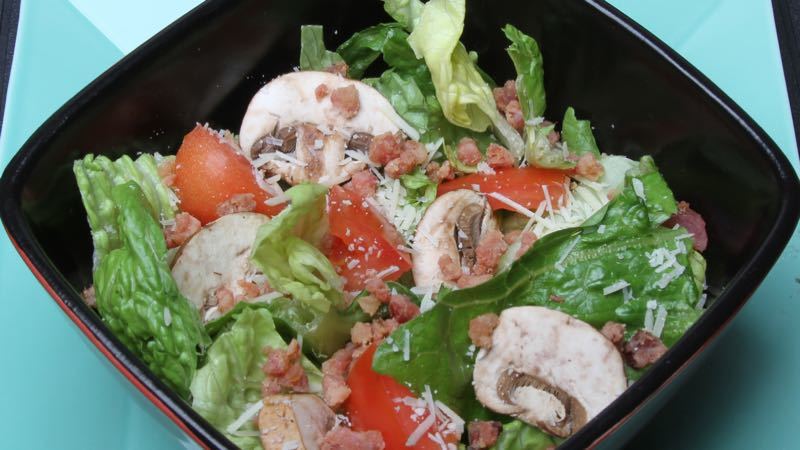 Low-Carb Romaine and Mushroom Salad Recipe