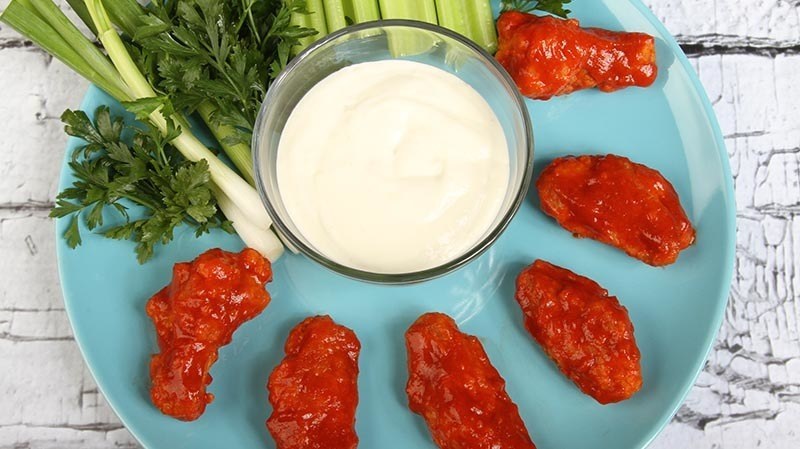 Low-Carb Sriracha Chicken Wings Recipe