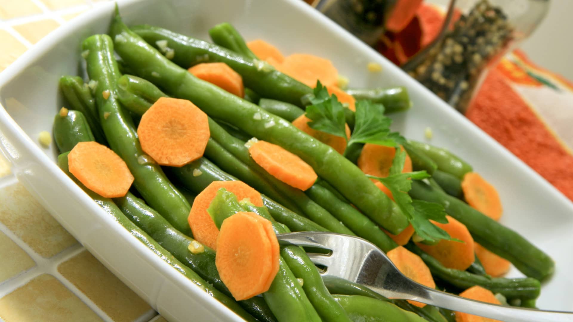 Low-Carb Citrusy Green Bean & Carrot Salad