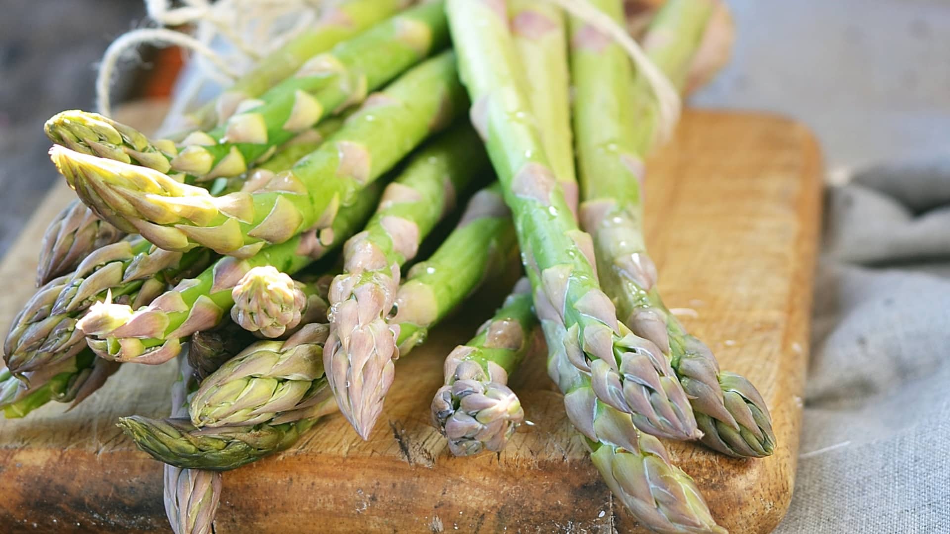 https://www.carbsmart.com/wp-content/uploads/2022/07/Low-Carb-Marinated-Asparagus-Salad.jpg